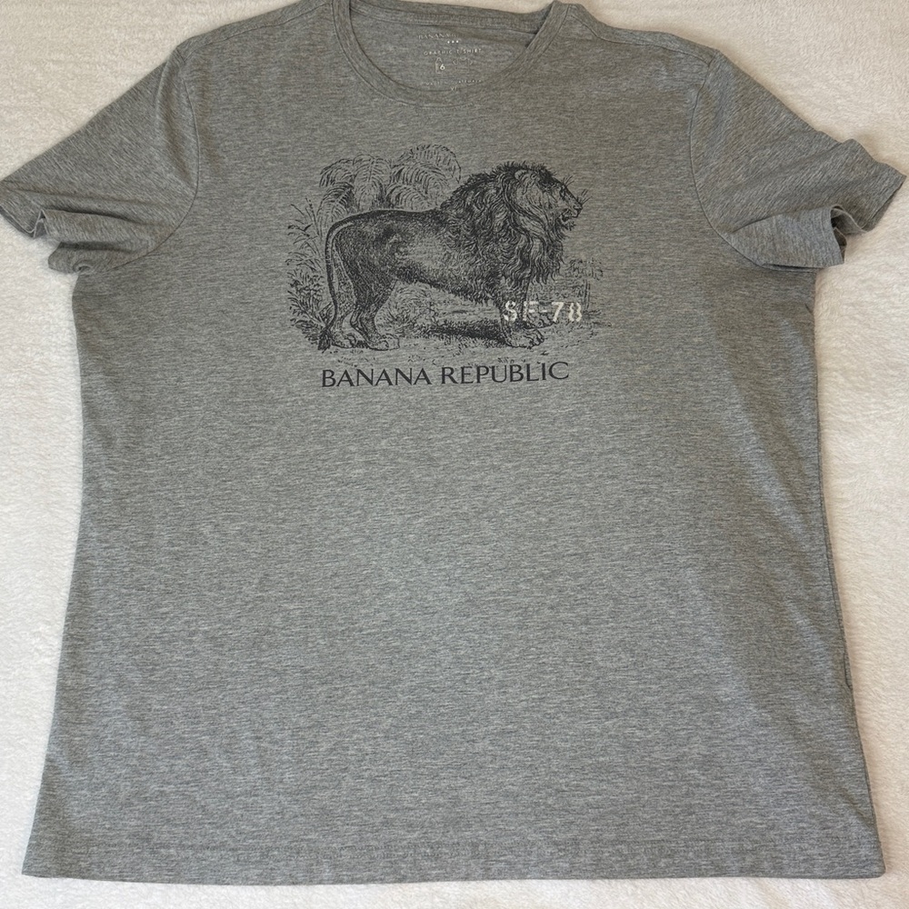 🦁Banana Republic Graphic Tee Lion Tee